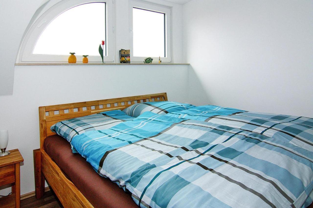 Reetdachhaus Lotte Mit Sauna Und Kaminofen Am Yachthafen In Vieregge Luaran gambar