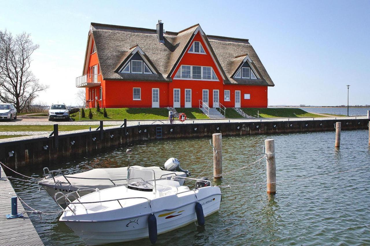 Reetdachhaus Lotte Mit Sauna Und Kaminofen Am Yachthafen In Vieregge Luaran gambar